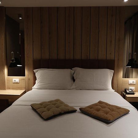 Hotel Romeo Korce Buitenkant foto