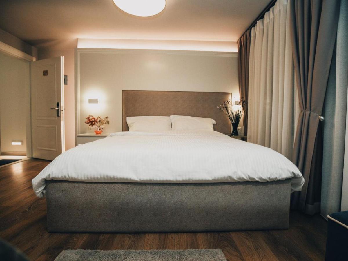 Hotel Romeo Korce Buitenkant foto