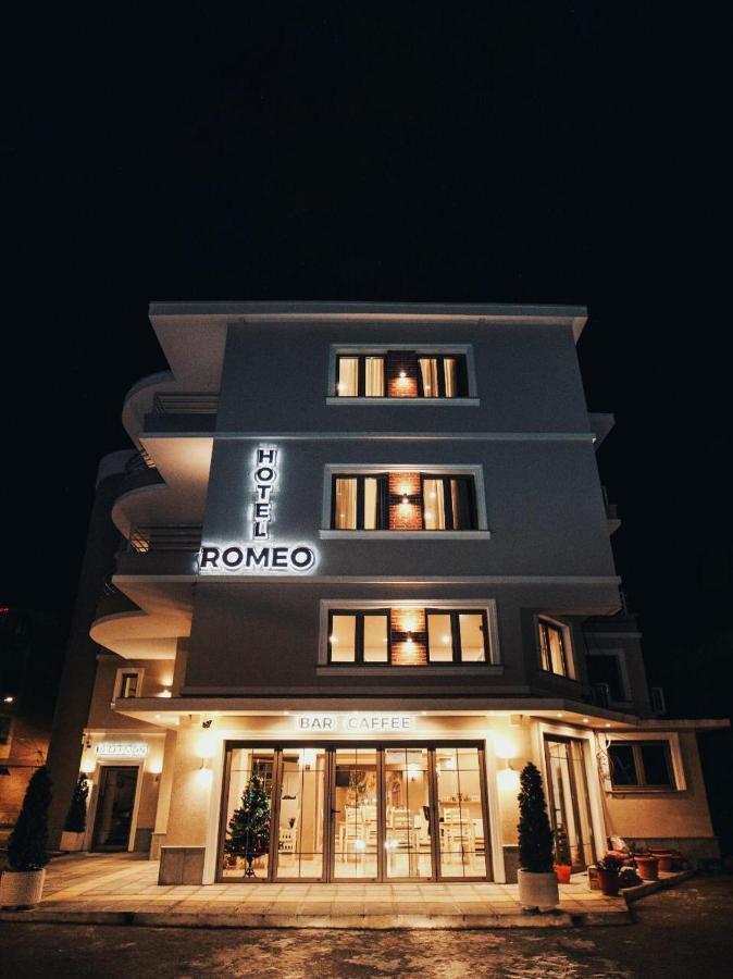 Hotel Romeo Korce Buitenkant foto