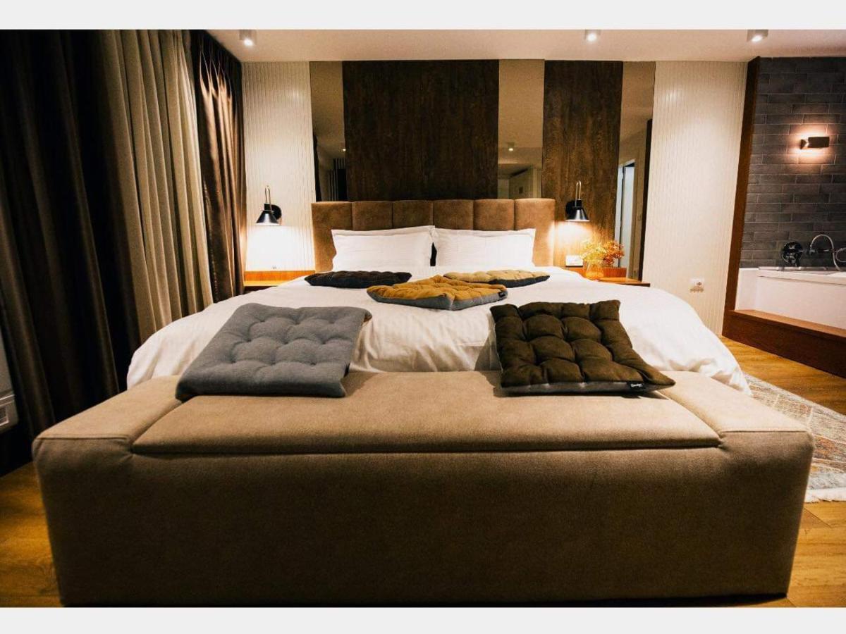 Hotel Romeo Korce Buitenkant foto