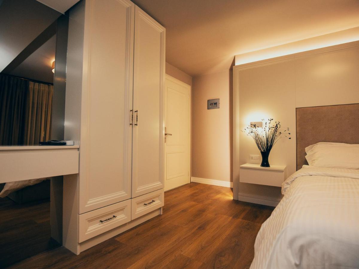 Hotel Romeo Korce Buitenkant foto