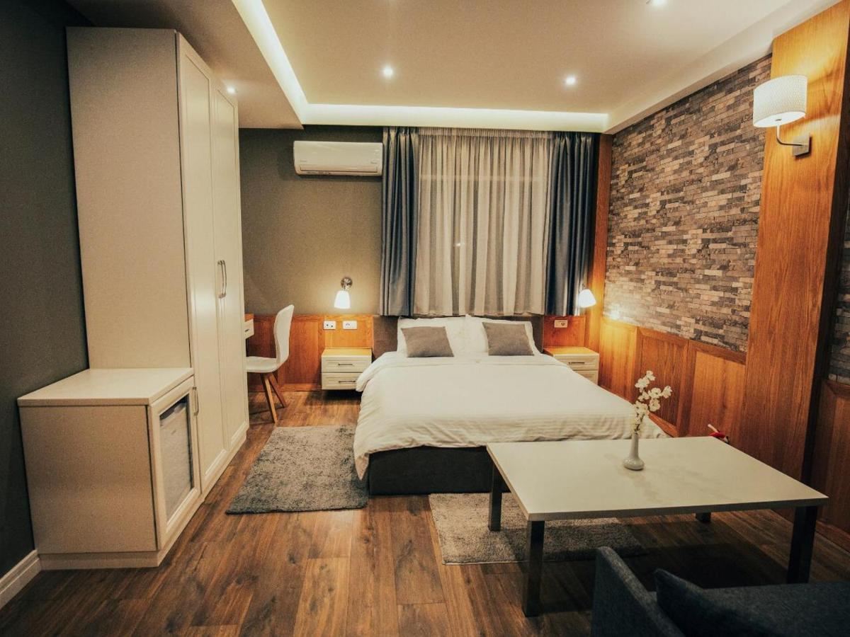Hotel Romeo Korce Buitenkant foto