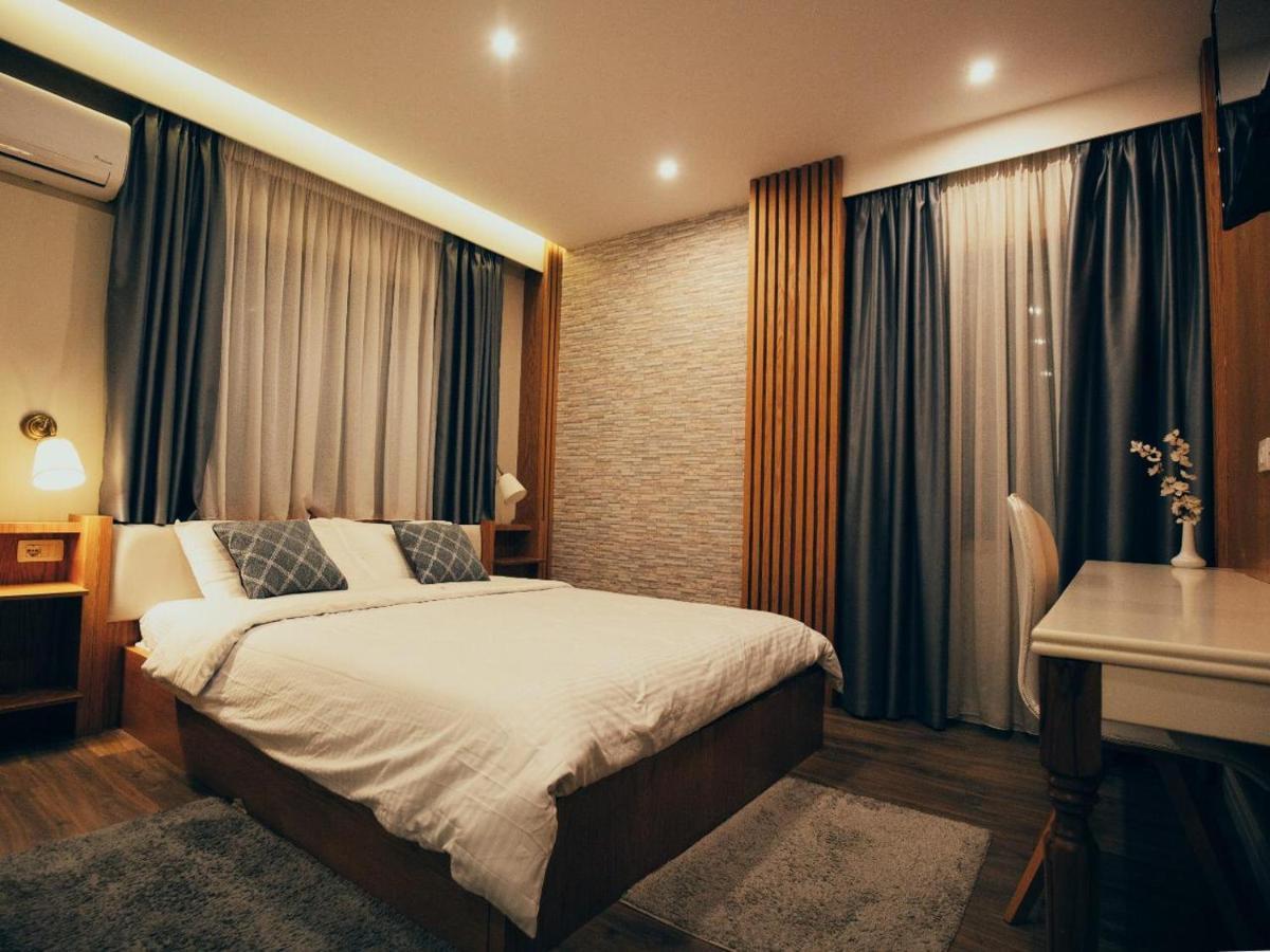 Hotel Romeo Korce Buitenkant foto