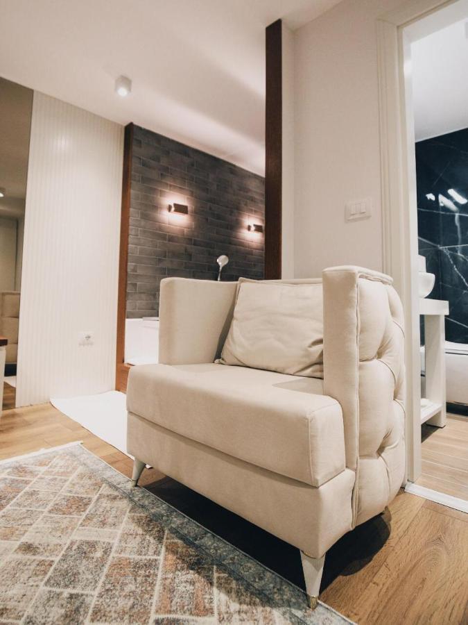 Hotel Romeo Korce Buitenkant foto