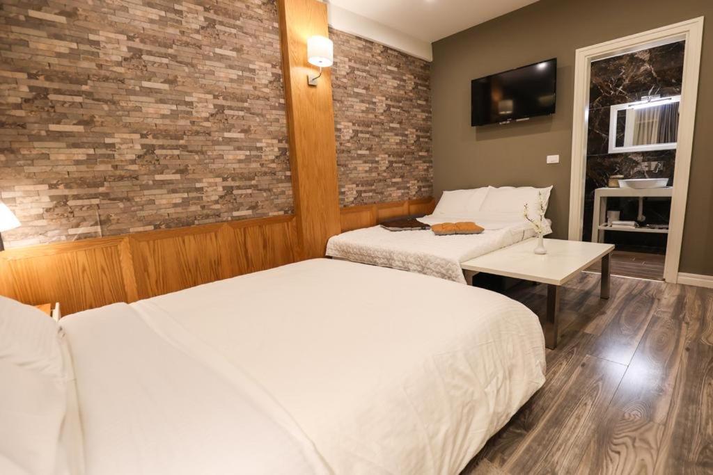 Hotel Romeo Korce Buitenkant foto