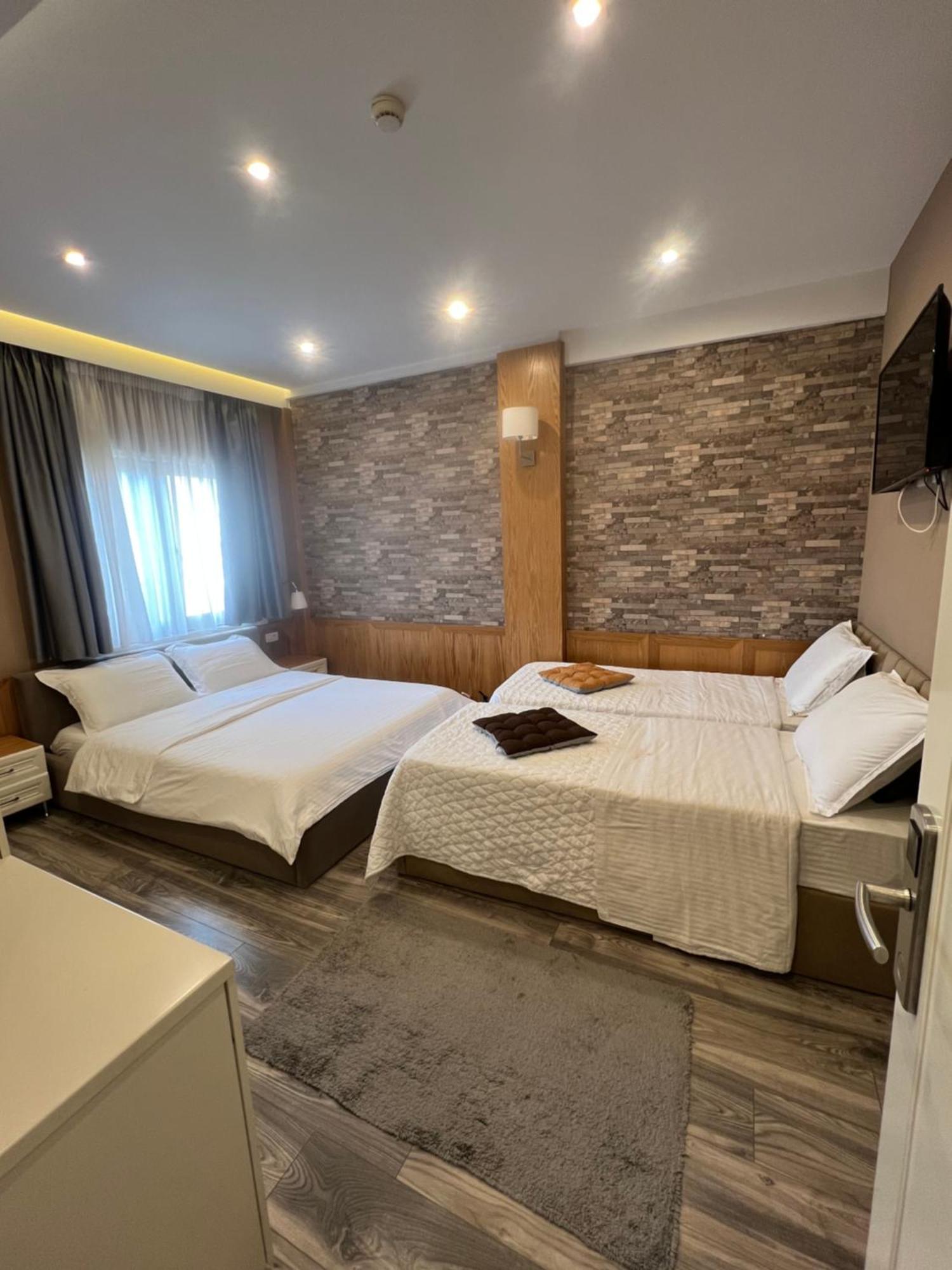 Hotel Romeo Korce Buitenkant foto