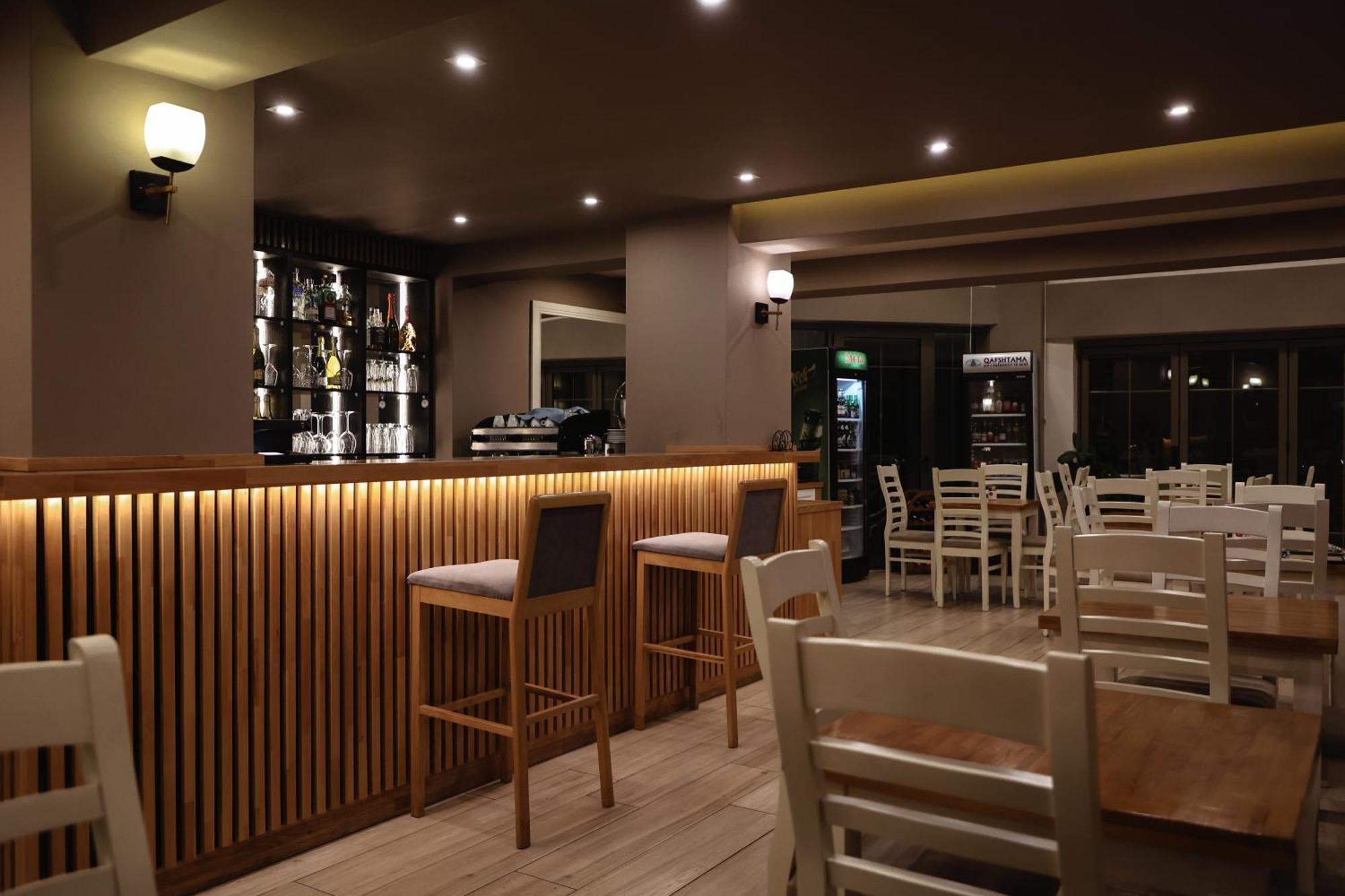 Hotel Romeo Korce Buitenkant foto