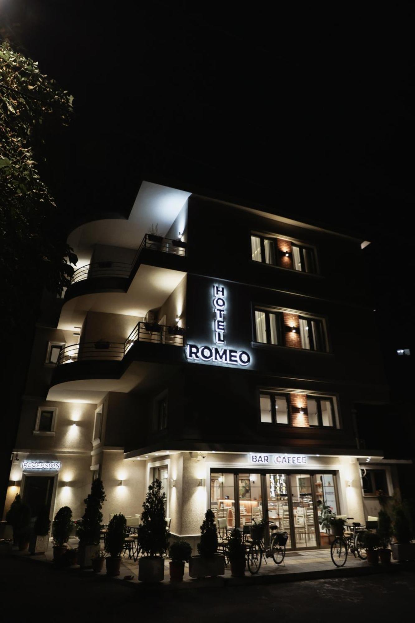 Hotel Romeo Korce Buitenkant foto