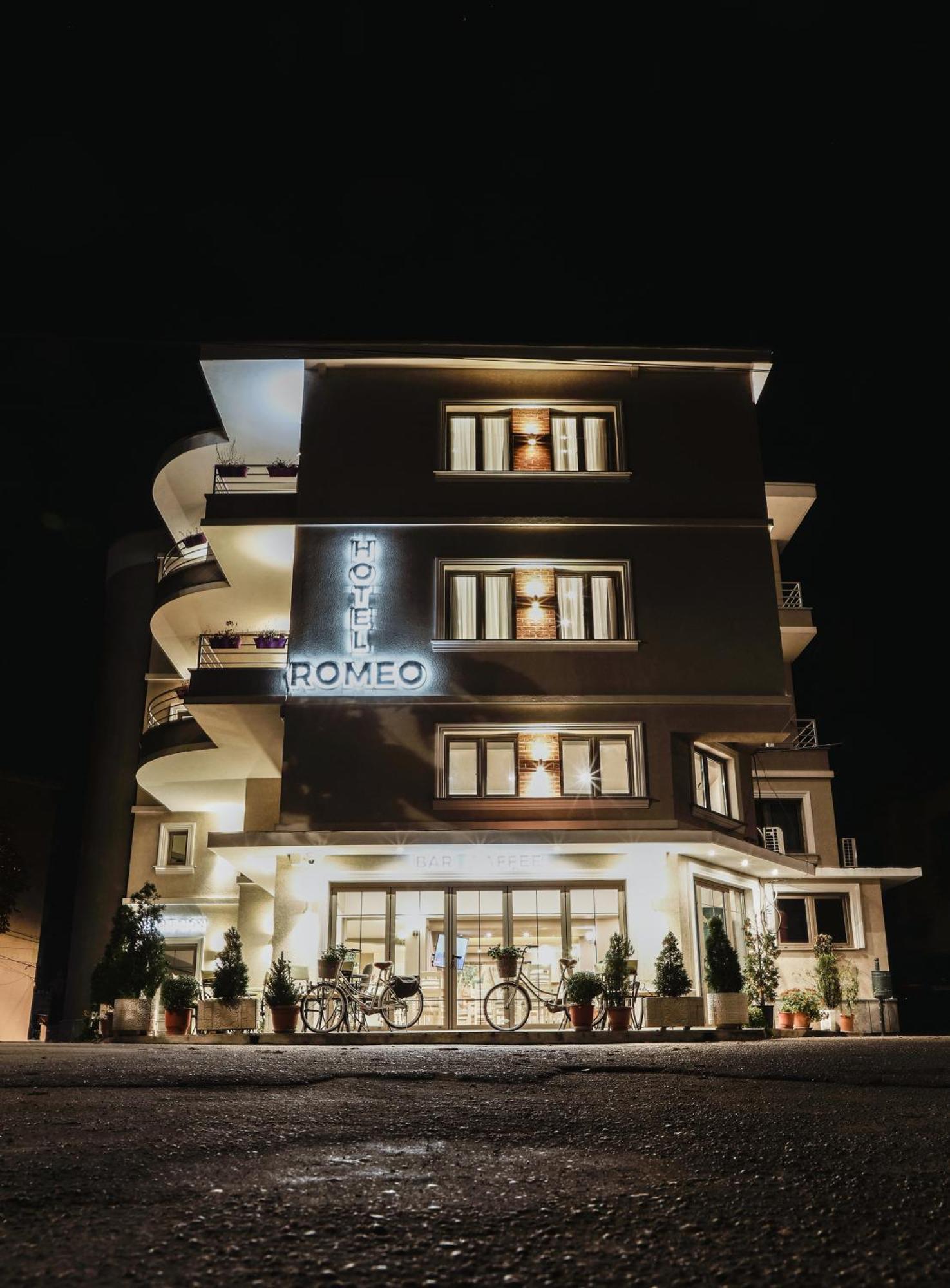 Hotel Romeo Korce Buitenkant foto