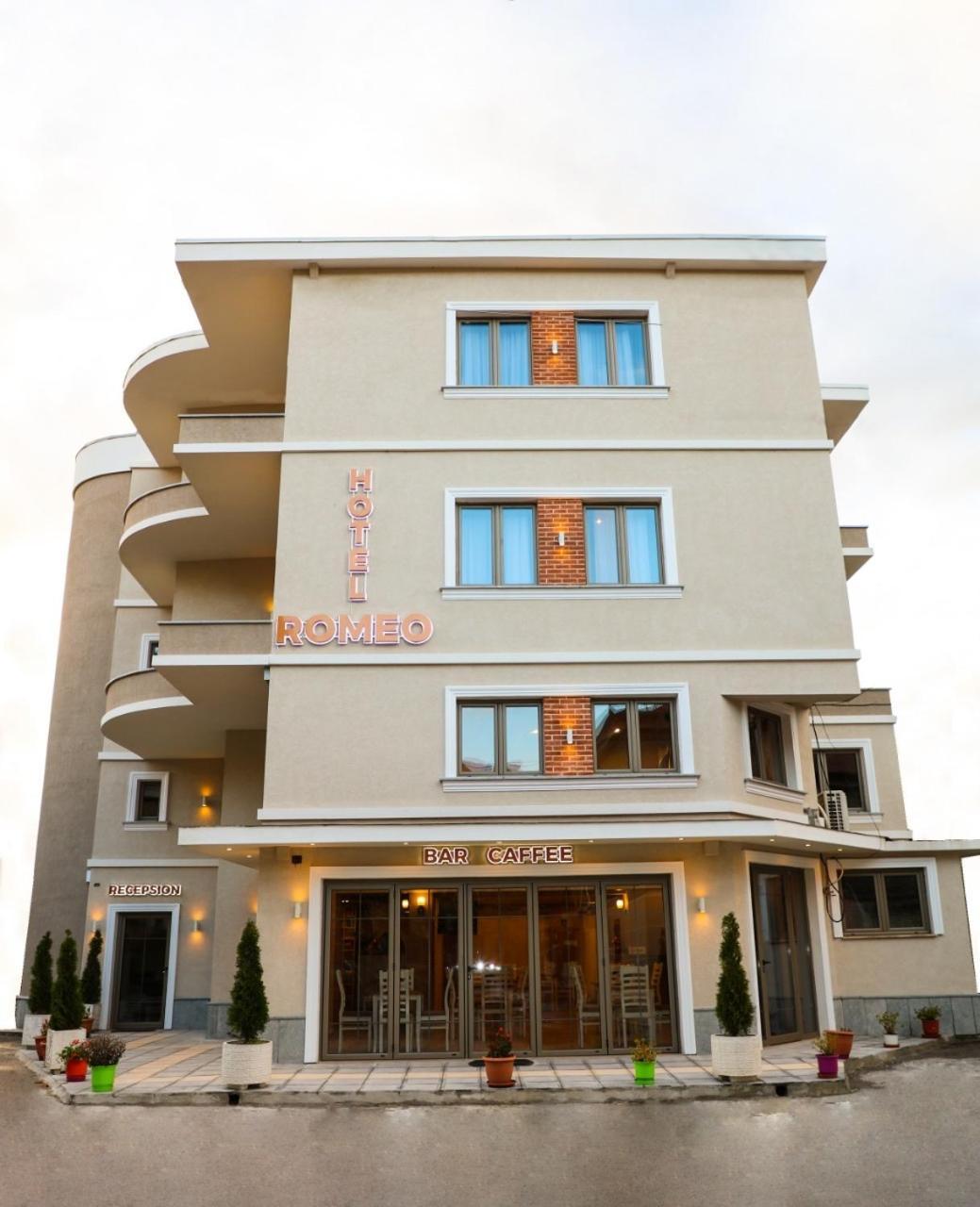 Hotel Romeo Korce Buitenkant foto