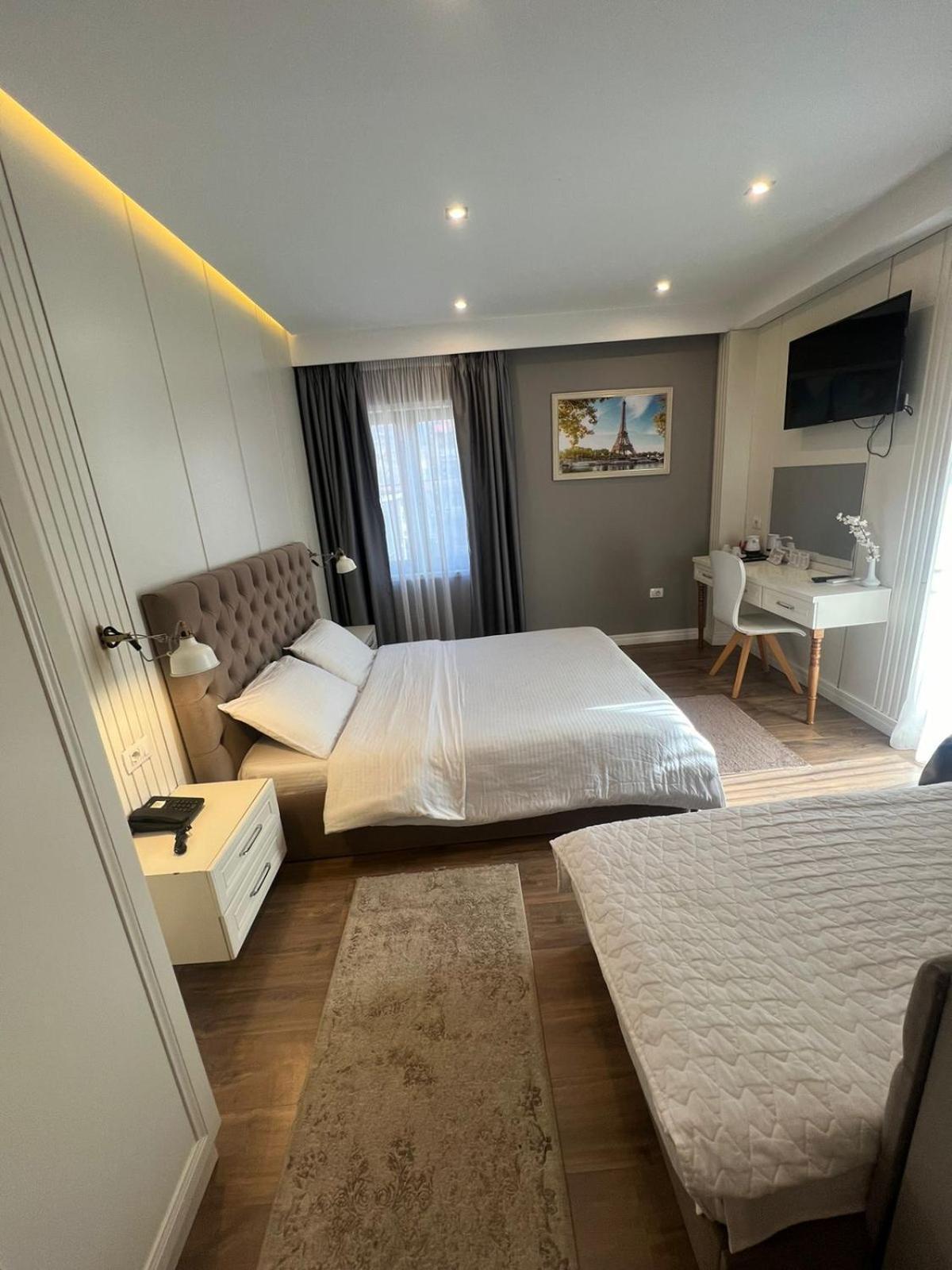 Hotel Romeo Korce Buitenkant foto