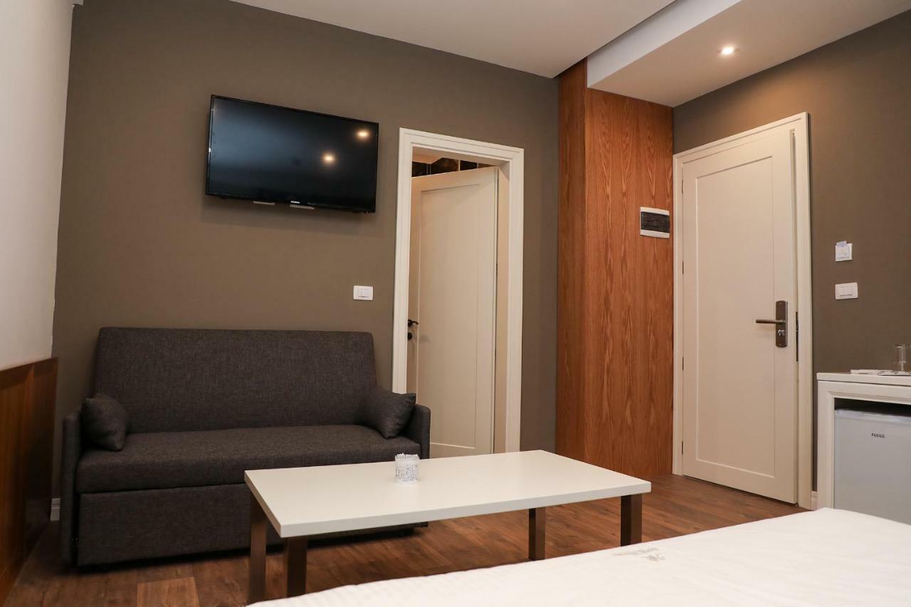 Hotel Romeo Korce Buitenkant foto