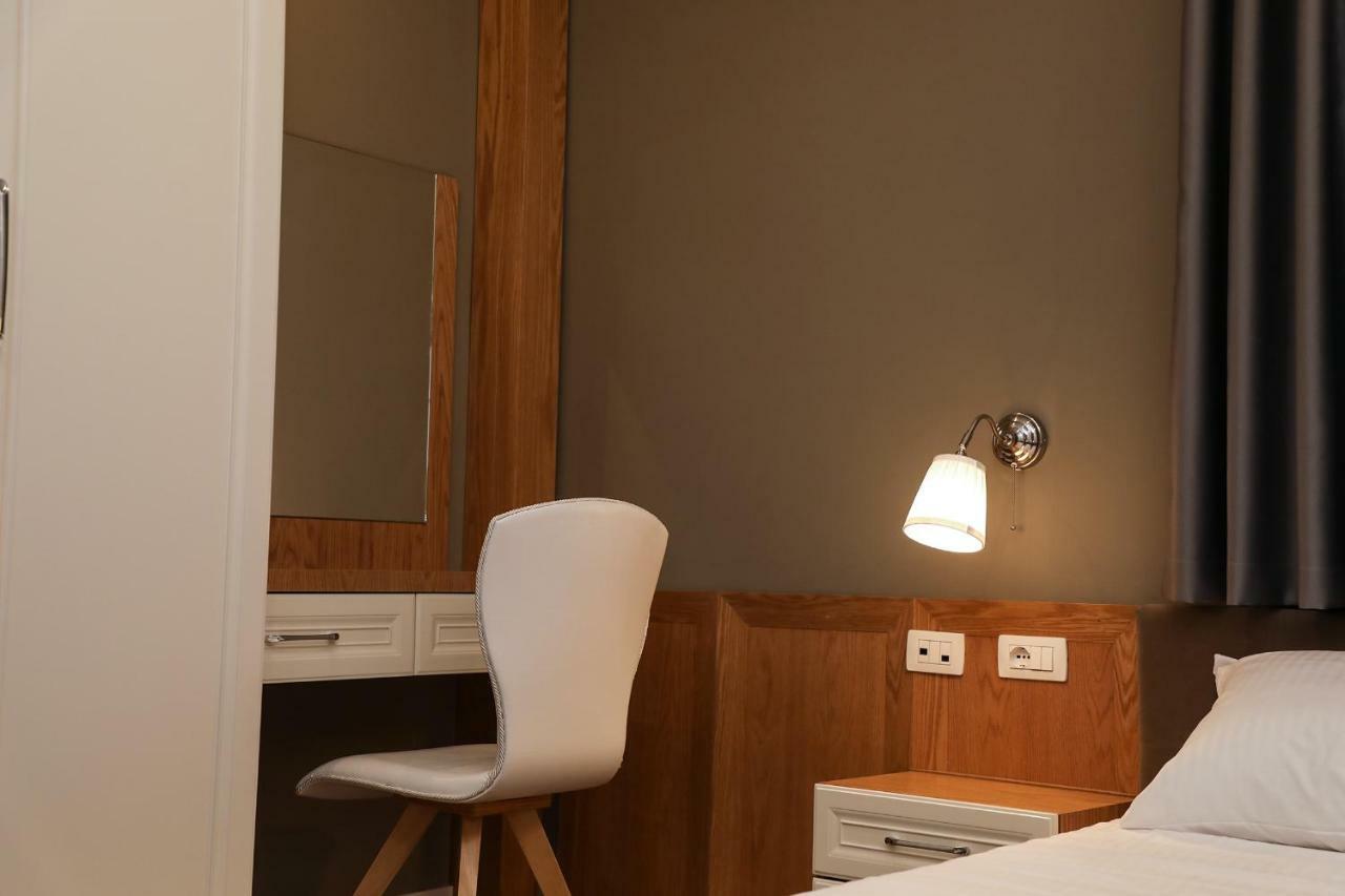 Hotel Romeo Korce Buitenkant foto