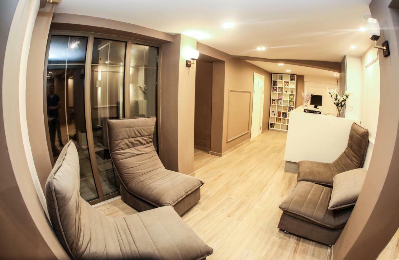 Hotel Romeo Korce Buitenkant foto